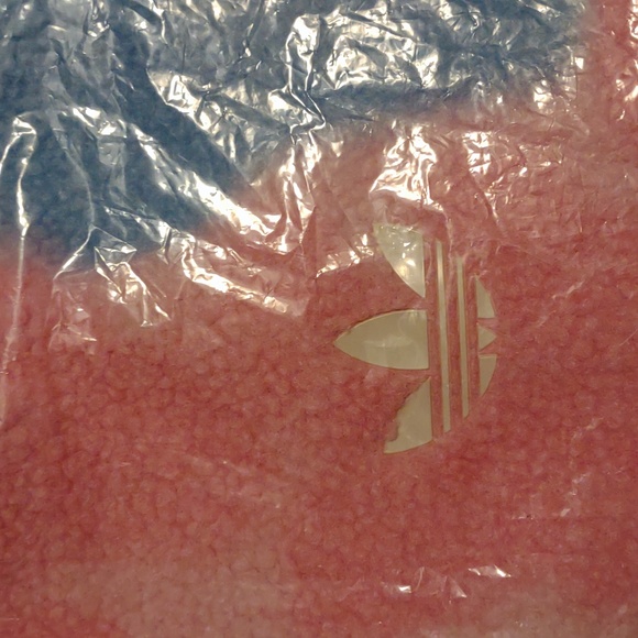 🇺🇲ADÍDAS Tie Dyed Fuzzy Shoulder Bag in Cream White/Multicolored Nice - Picture 10 of 11